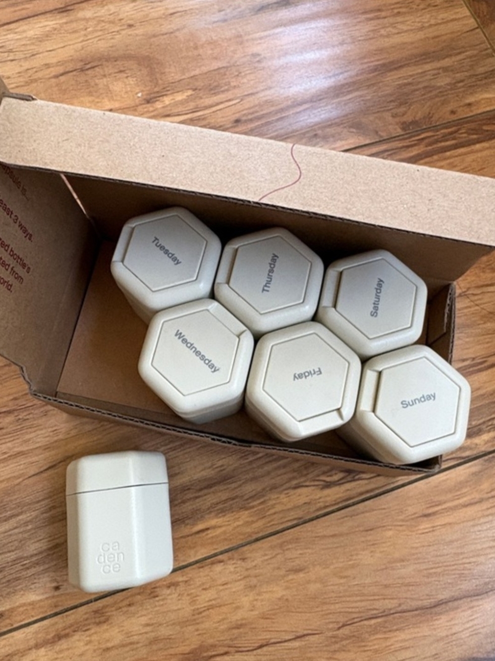 BRAND NEW Cadence magnetic travel storage capsules - 7 day weekly set
